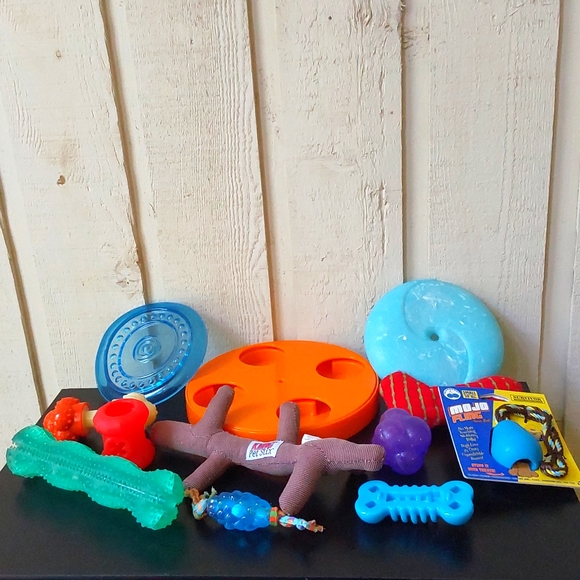 Assorted pet toys - Picture 1 of 4